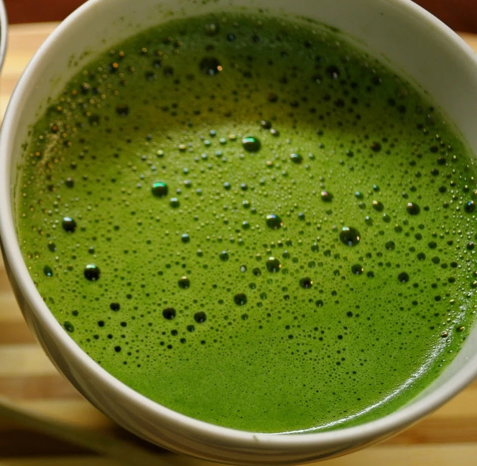 Un bol de matcha préparé