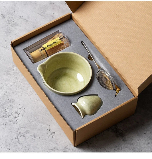 Le coffret ouvert dans sa boîte en kraft